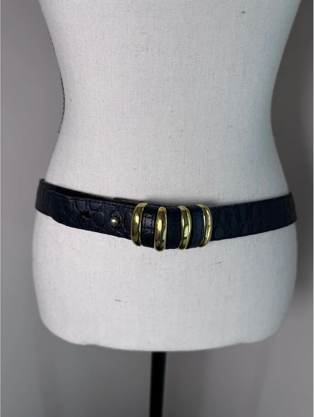 Black genuine leather belt w/ embossed crocodile texture & triple-loop buckle